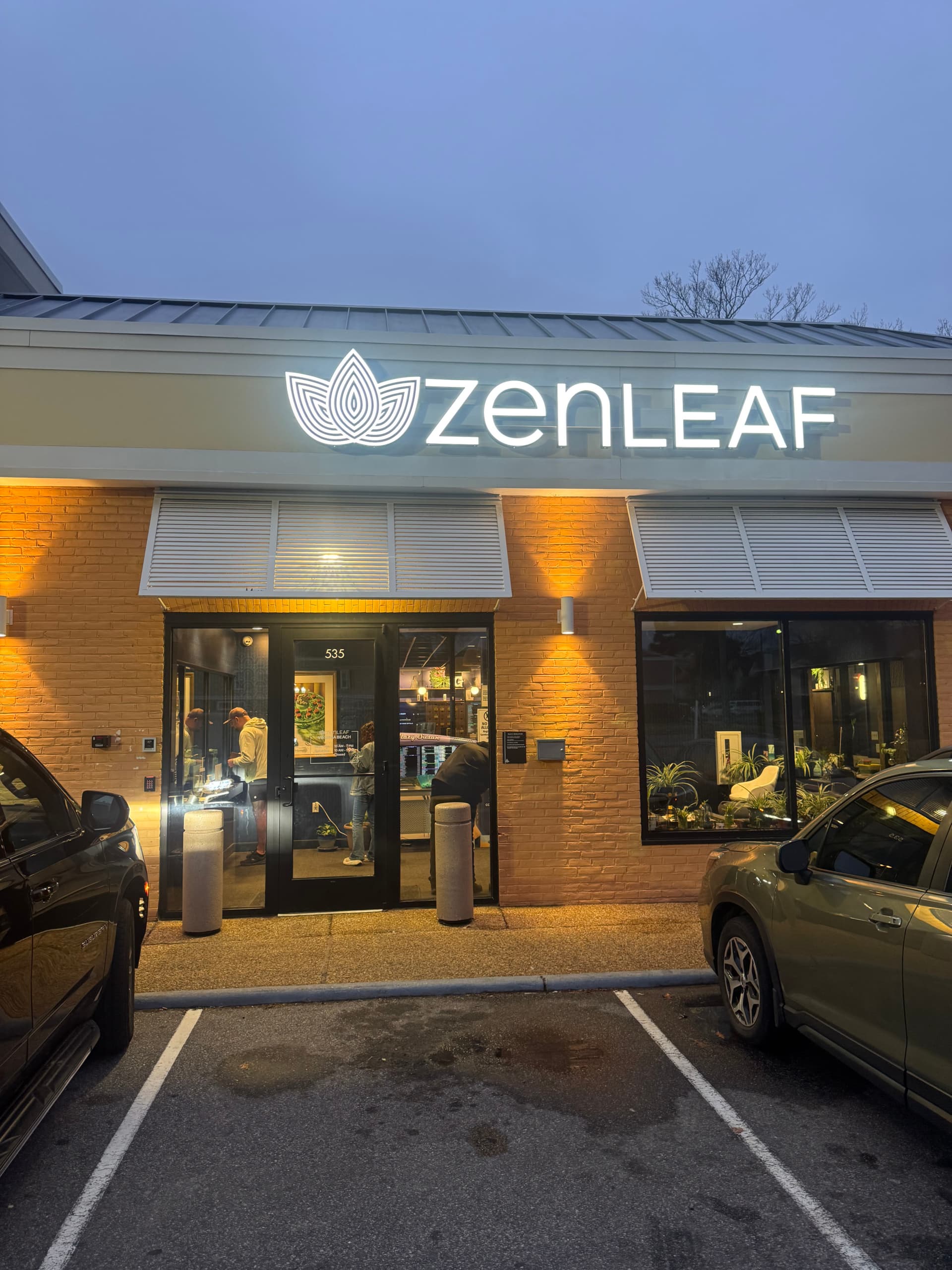 Zen Leaf Virginia Beach Store Front at night